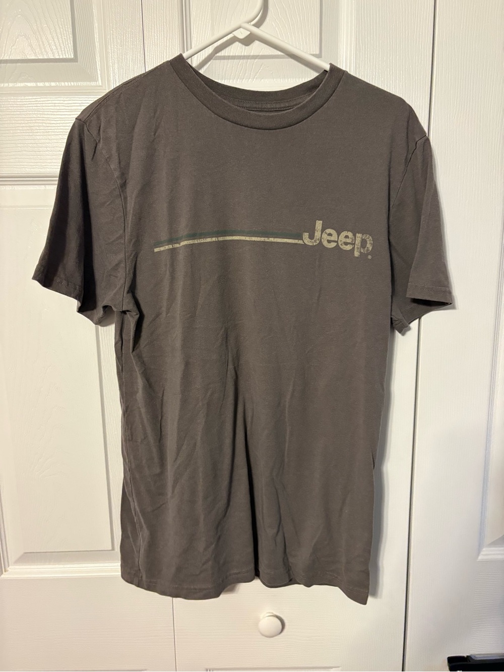 Jeep Men's Short-Sleeve Crew Tee in Charcoal Gray with Logo